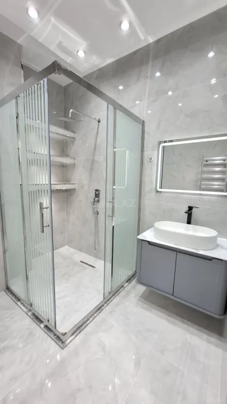 Satılır 2 otaqlı mənzil 82 m²