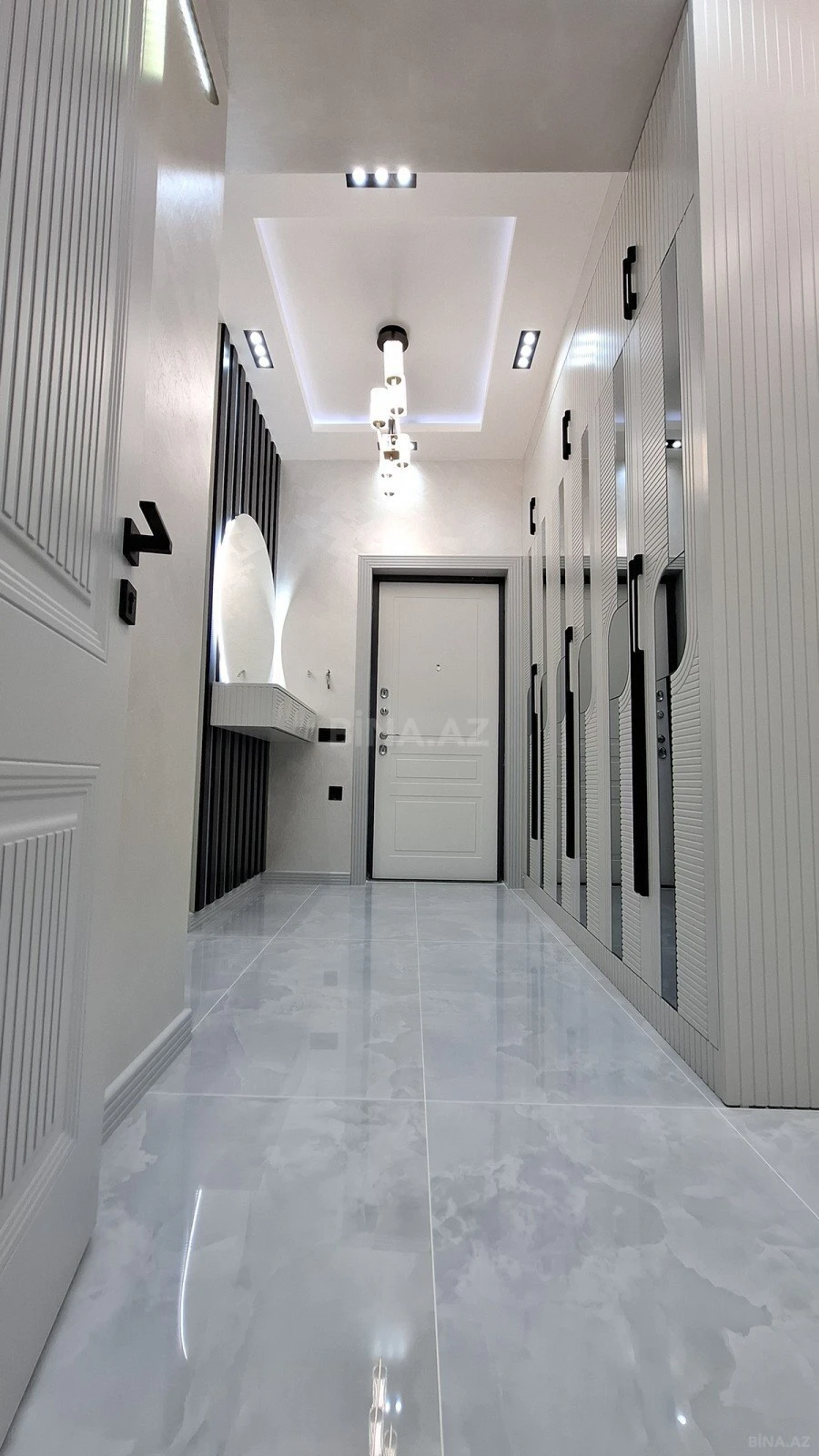 Satılır 2 otaqlı mənzil 82 m²