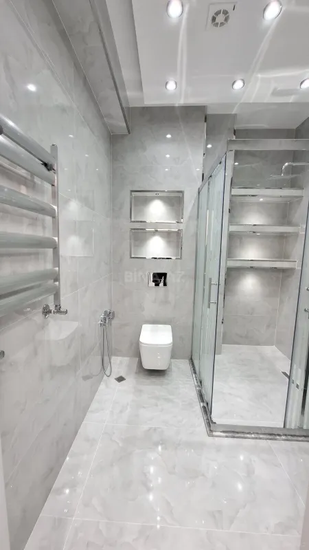 Satılır 2 otaqlı mənzil 82 m²