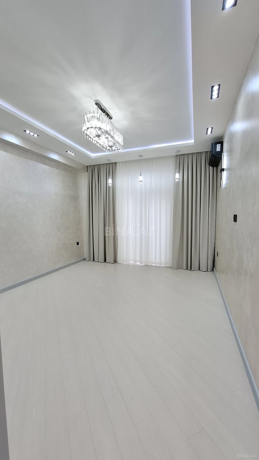 Satılır 2 otaqlı mənzil 82 m²