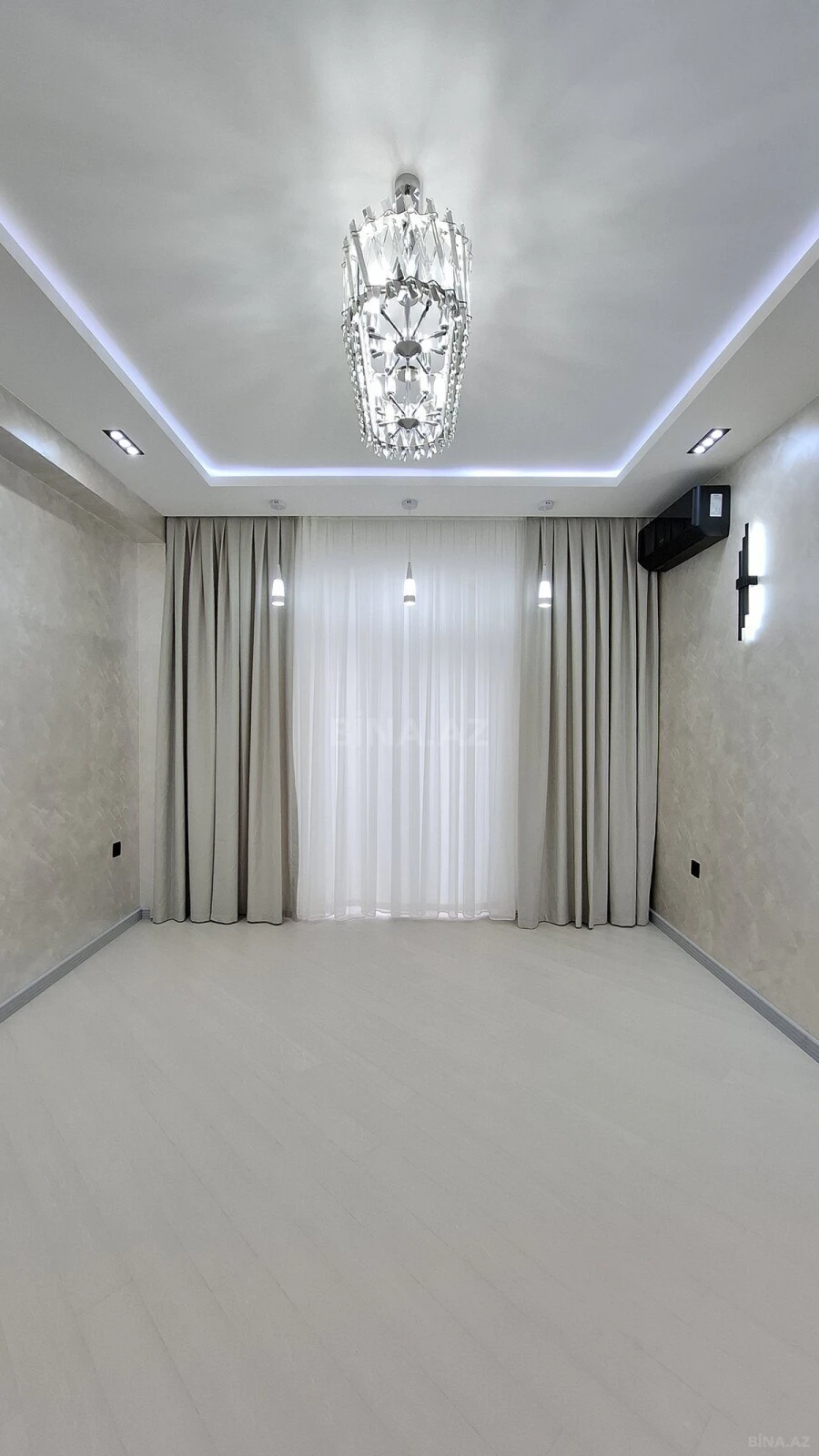 Satılır 2 otaqlı mənzil 82 m²