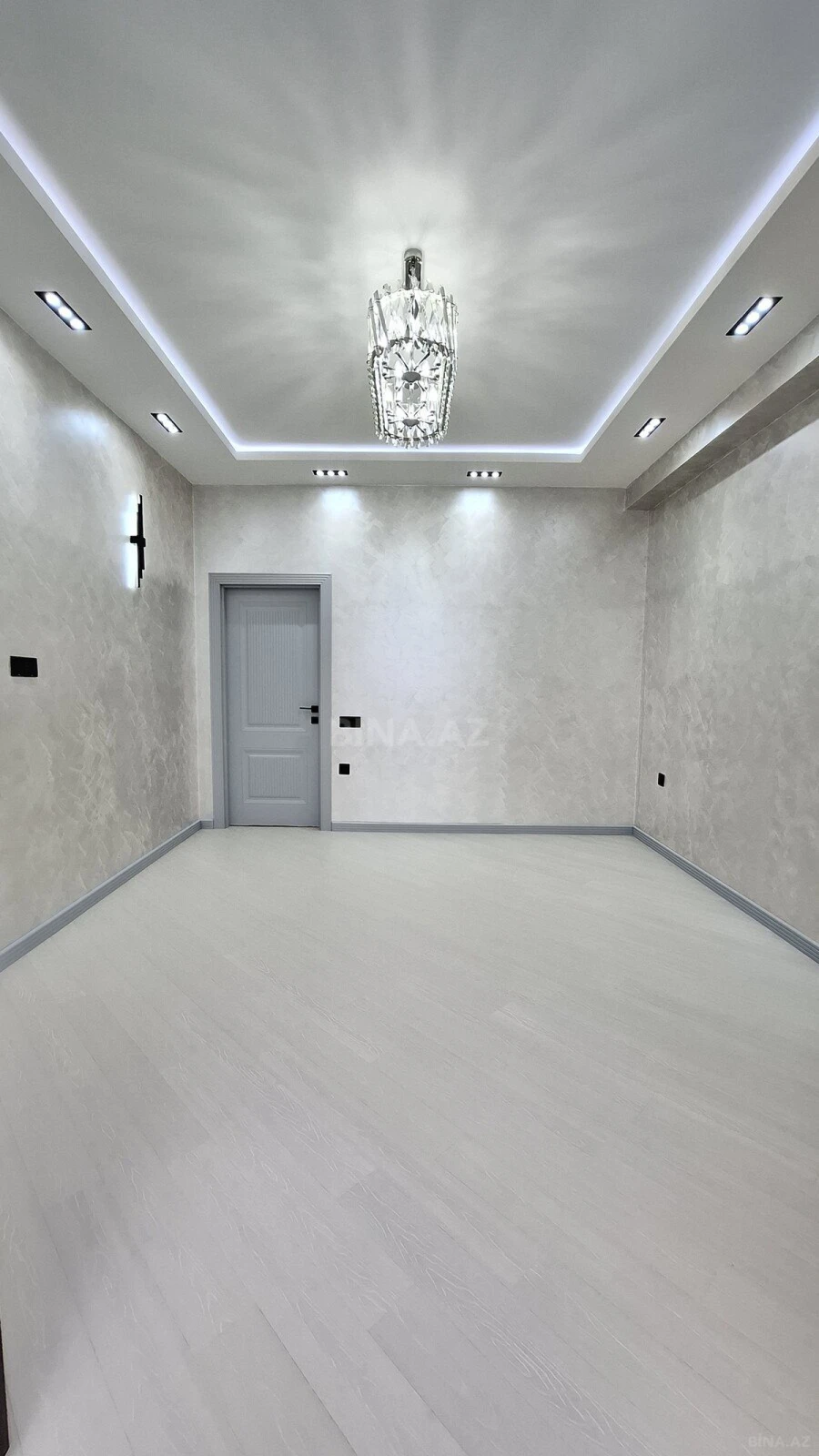 Satılır 2 otaqlı mənzil 82 m²
