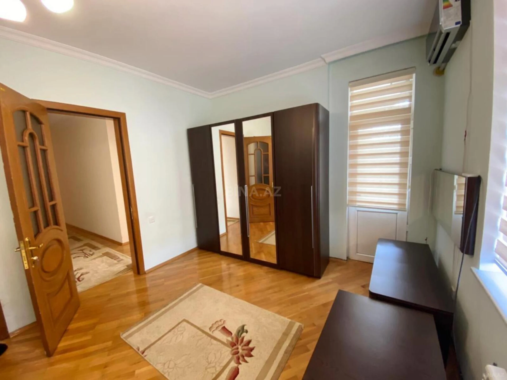 Satılır 3 otaqlı mənzil 190 m²