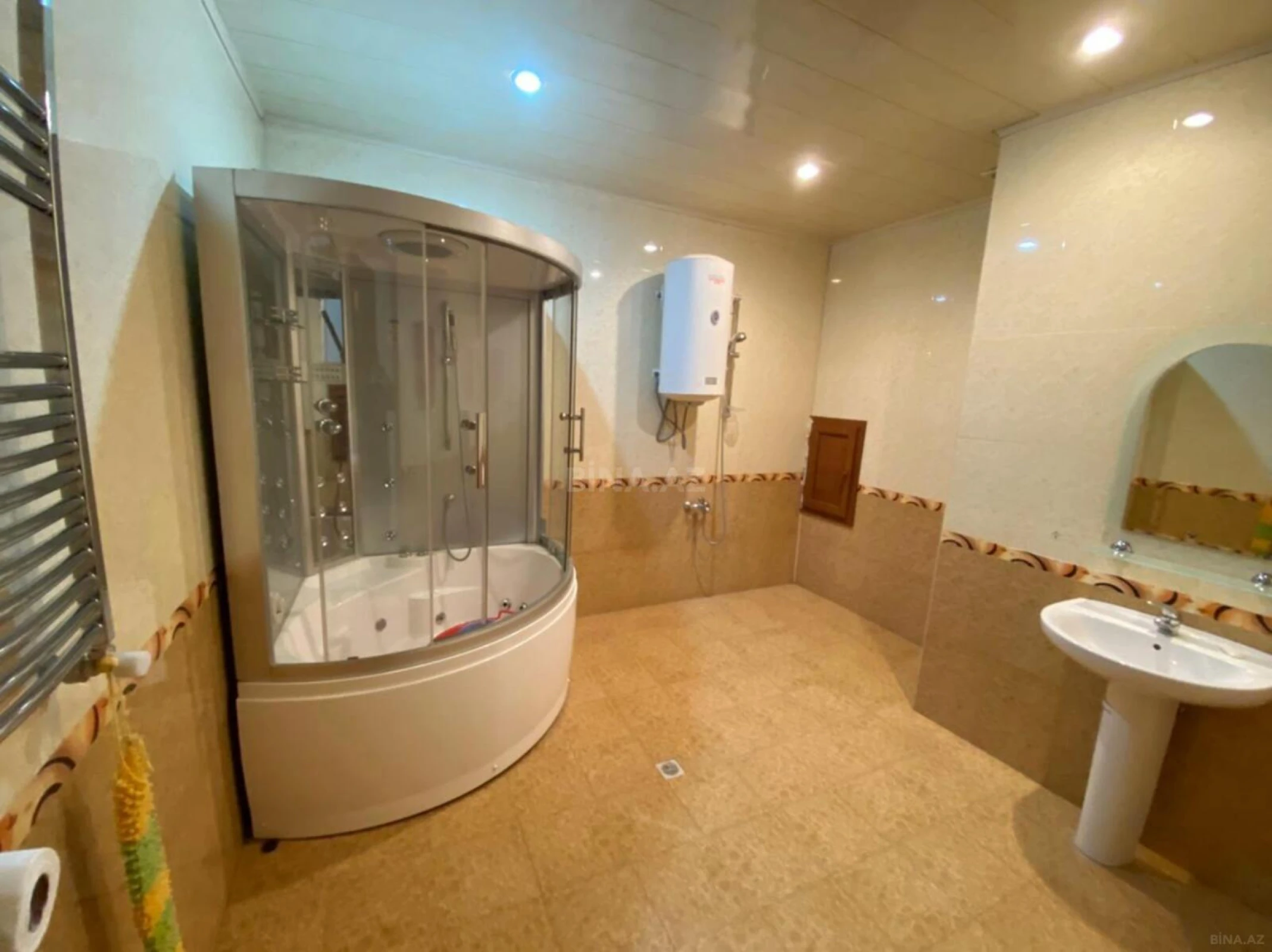 Satılır 3 otaqlı mənzil 190 m²