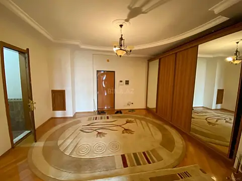 Satılır 3 otaqlı mənzil 190 m²