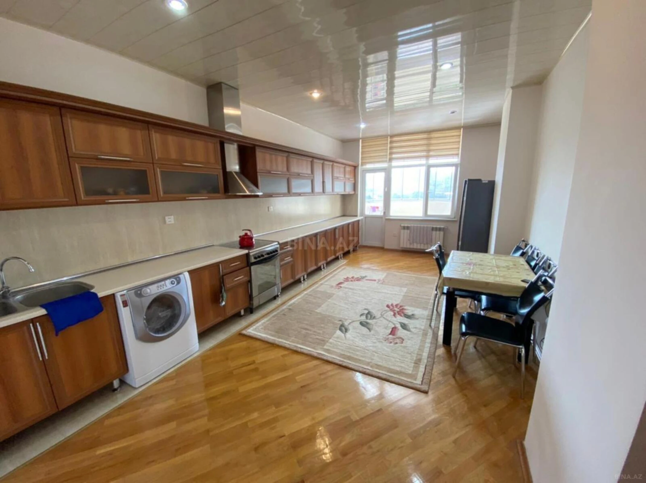 Satılır 3 otaqlı mənzil 190 m²