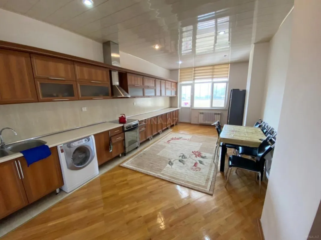 Satılır 3 otaqlı mənzil 190 m²