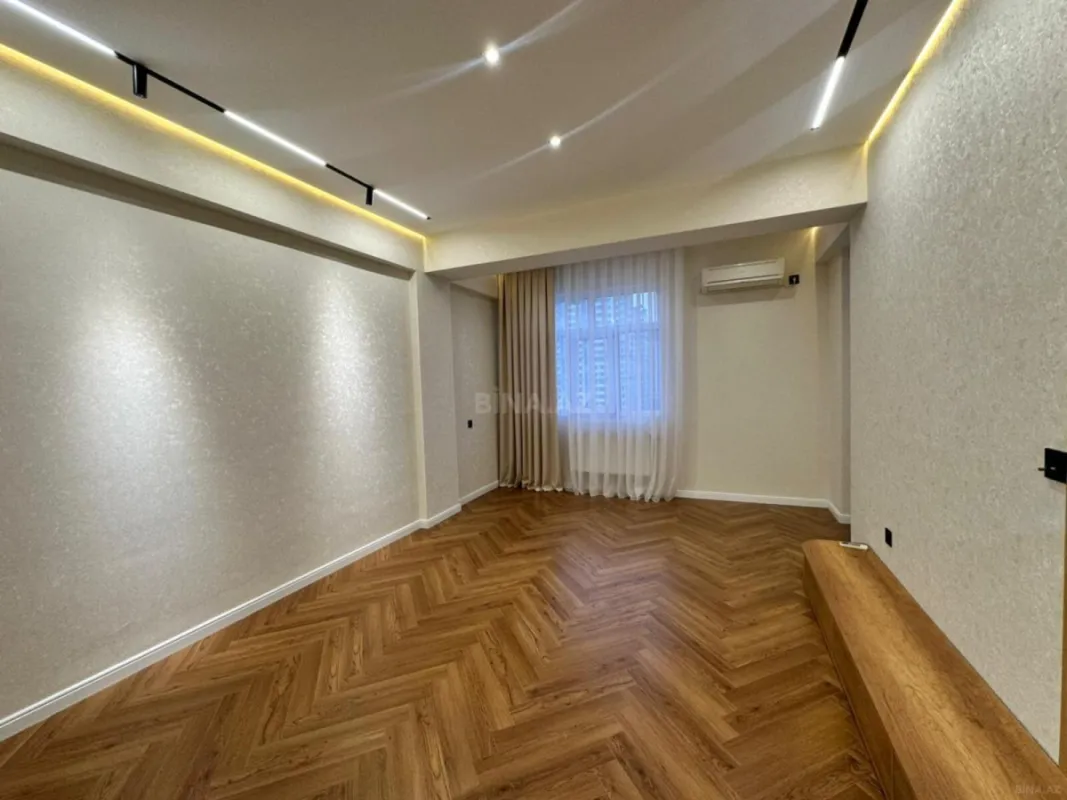 Satılır 2 otaqlı mənzil 81 m²