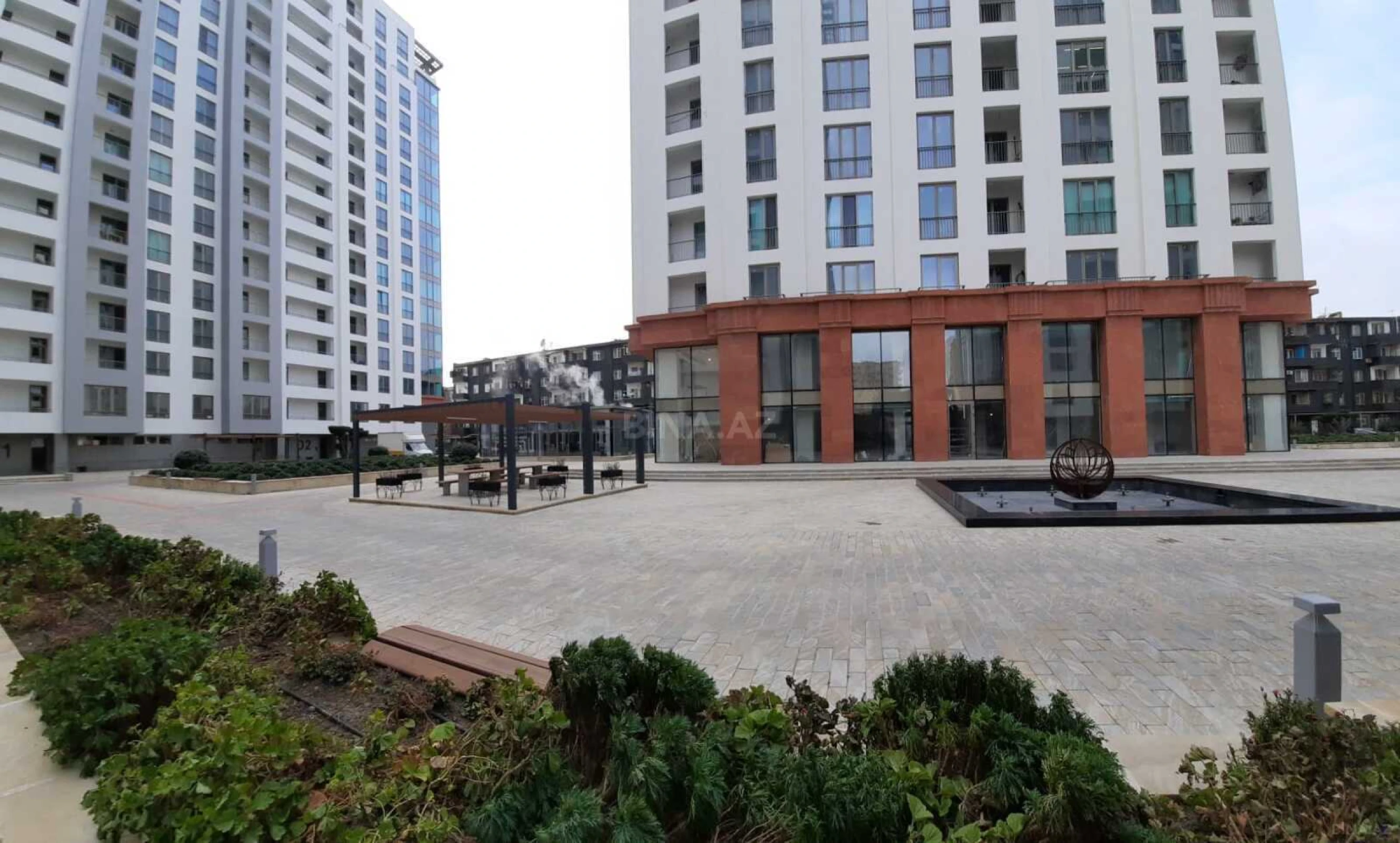 Satılır 3 otaqlı mənzil 130 m²