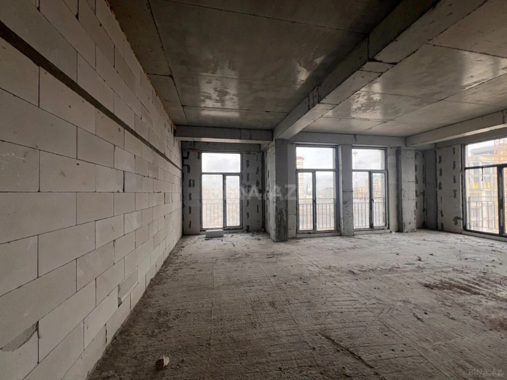 Satılır 3 otaqlı mənzil 105 m²