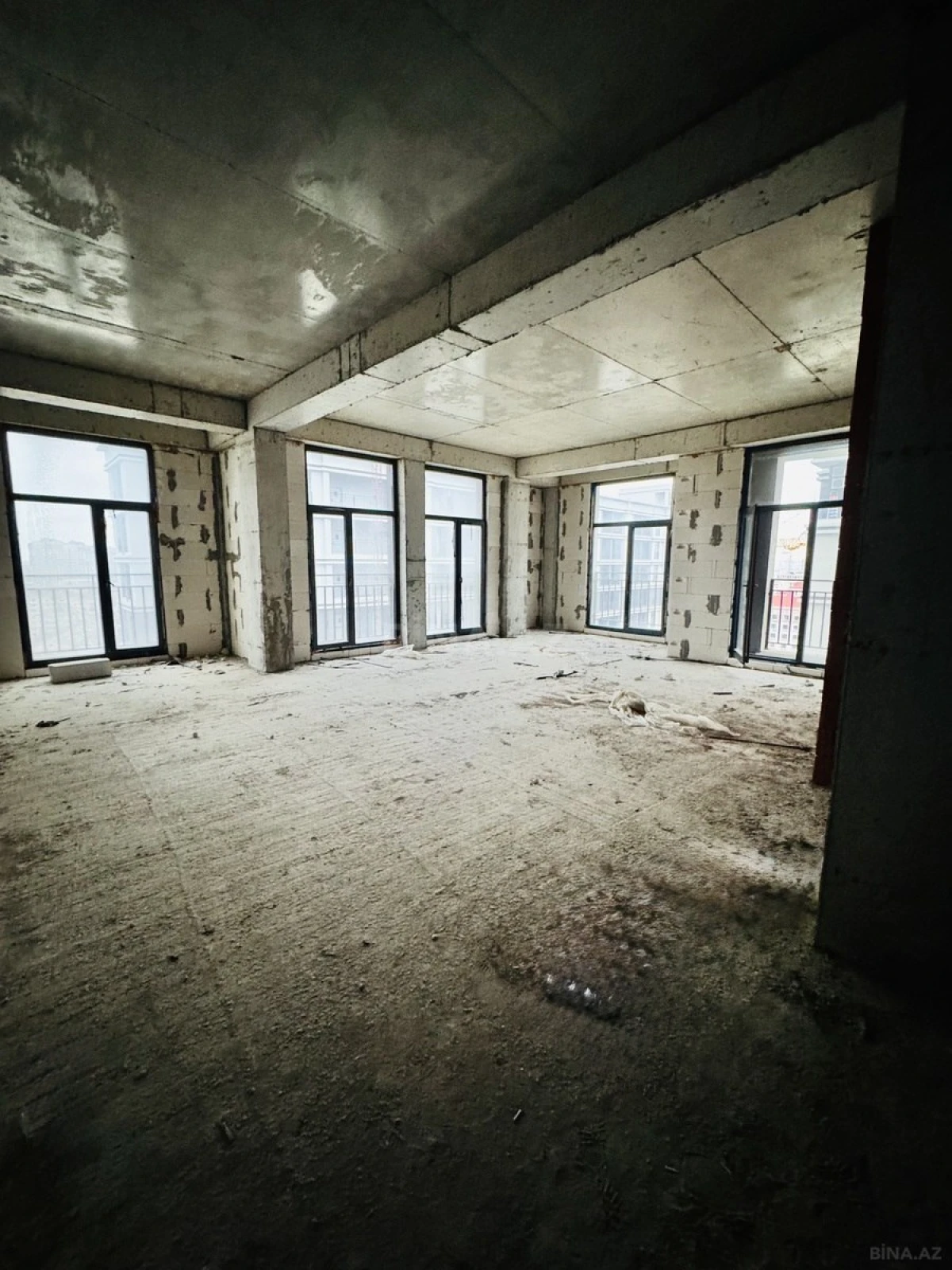 Satılır 3 otaqlı mənzil 105 m²