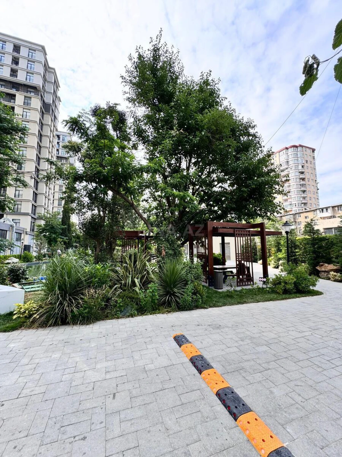 Satılır 3 otaqlı mənzil 105 m²