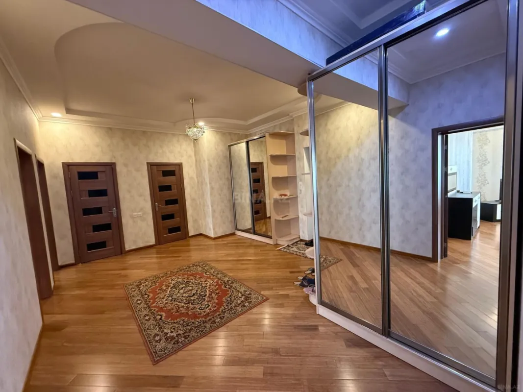 Kirayə verilir 3 otaqlı mənzil 120 m²