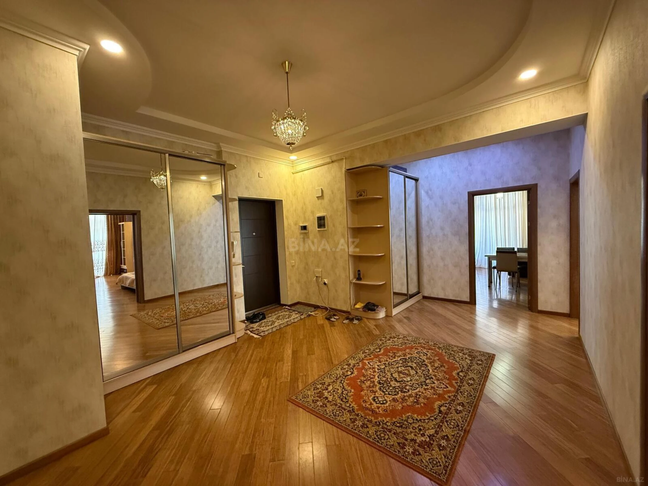 Kirayə verilir 3 otaqlı mənzil 120 m²