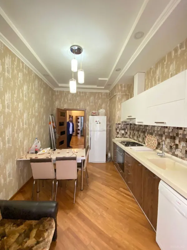 Kirayə verilir 3 otaqlı mənzil 120 m²