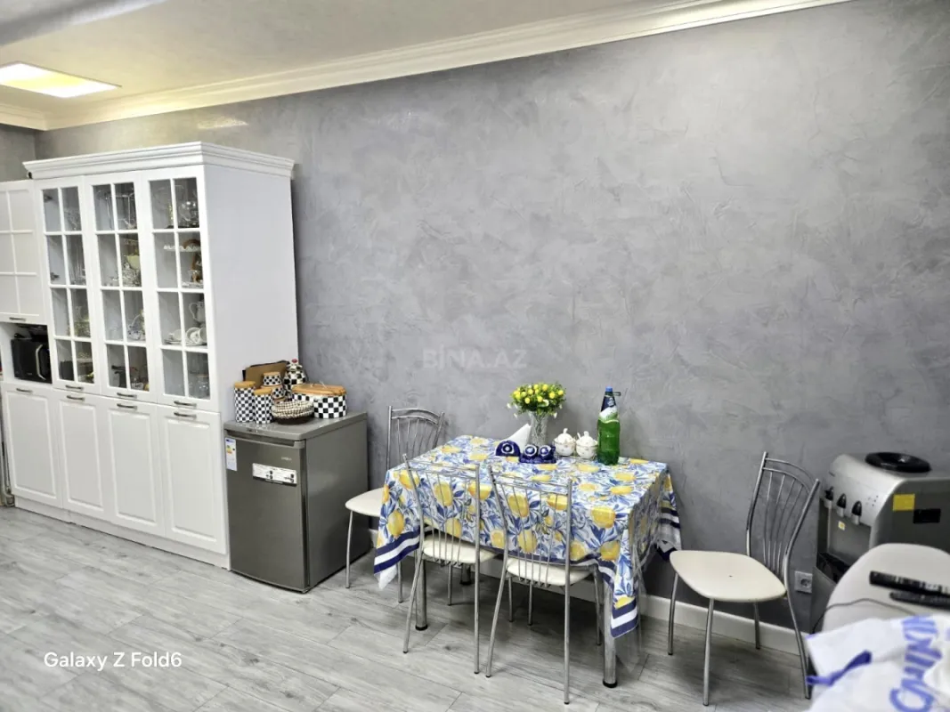 Satılır 4 otaqlı mənzil 150 m²