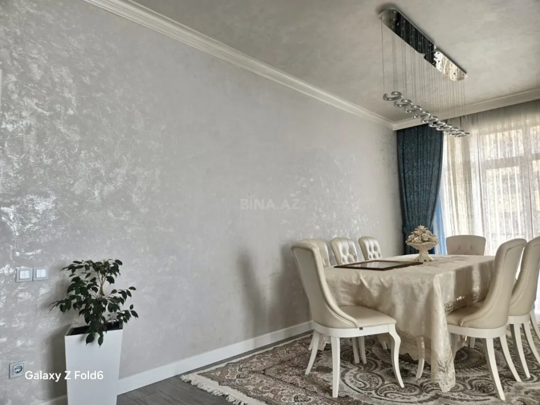 Satılır 4 otaqlı mənzil 150 m²