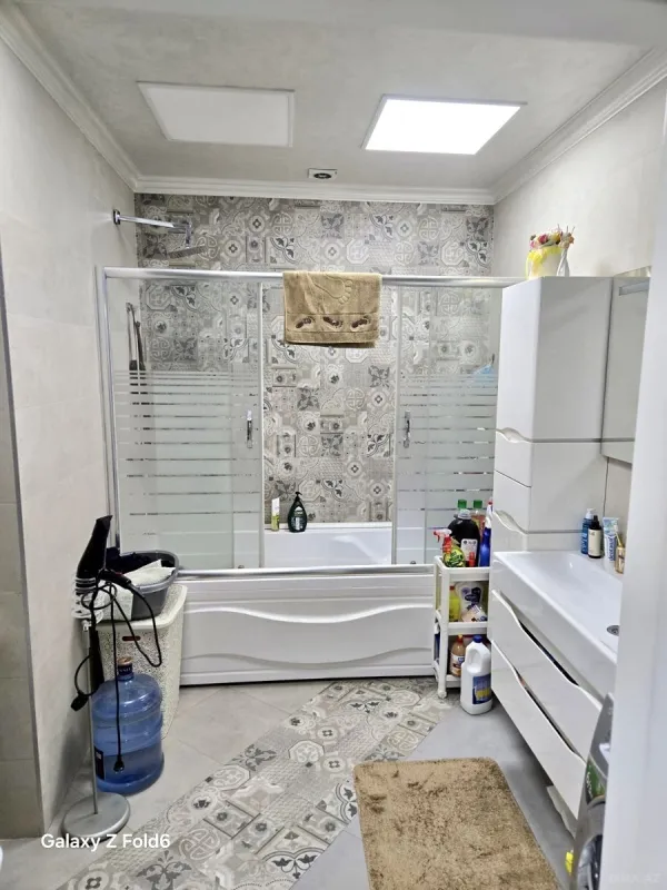 Satılır 4 otaqlı mənzil 150 m²