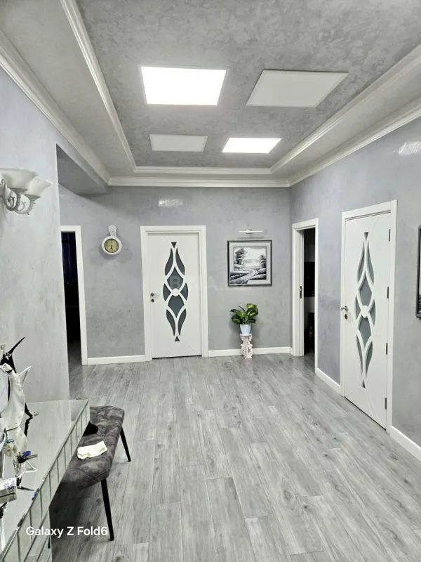 Satılır 4 otaqlı mənzil 150 m²