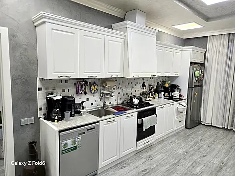 Satılır 4 otaqlı mənzil 150 m²