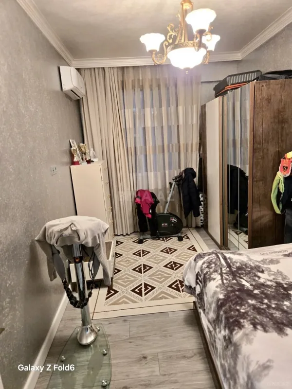 Satılır 4 otaqlı mənzil 150 m²