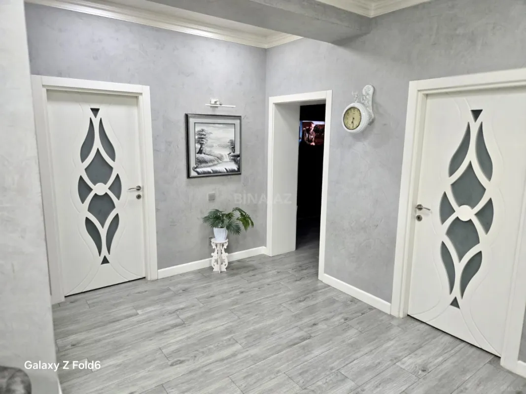 Satılır 4 otaqlı mənzil 150 m²