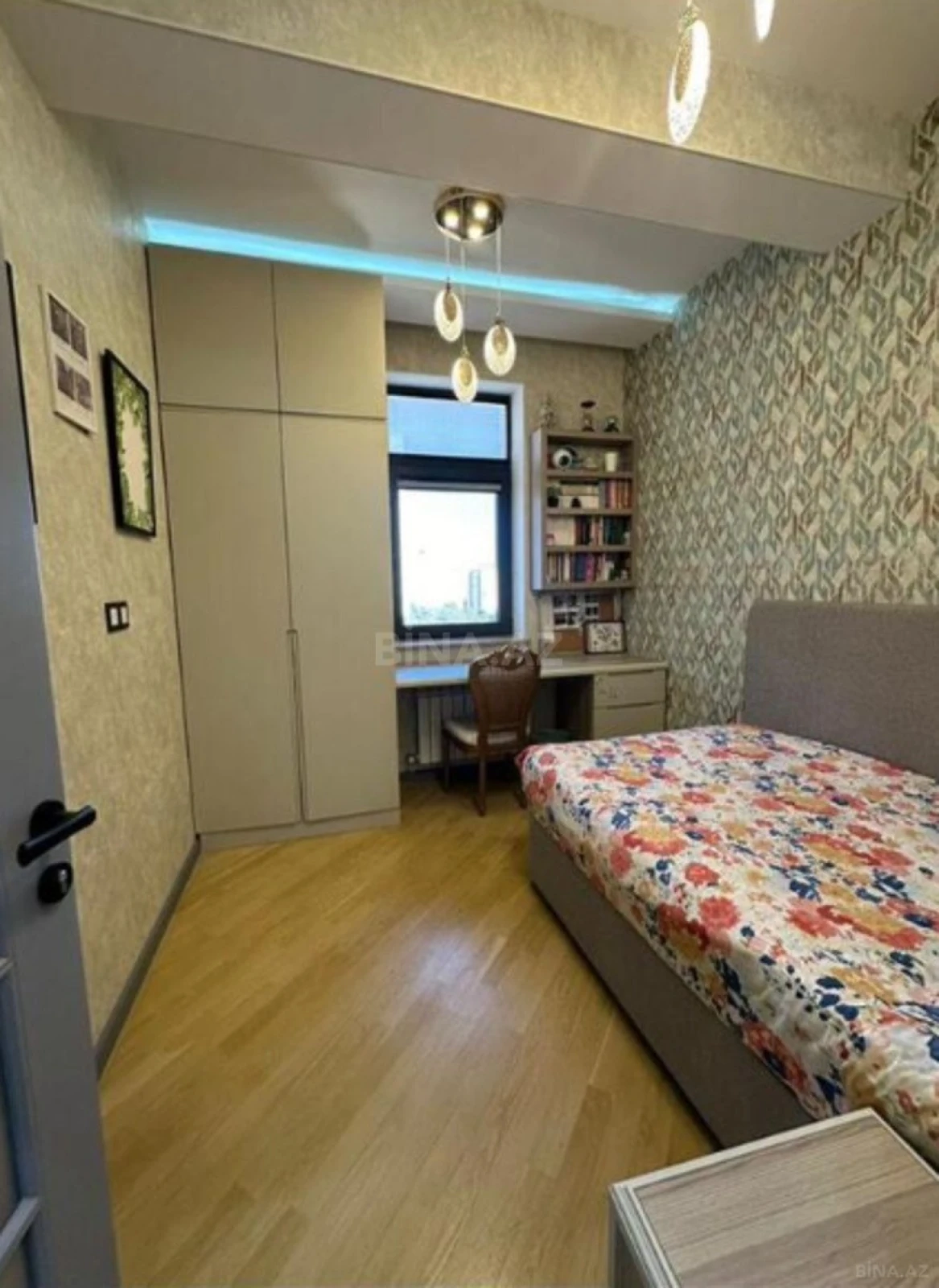 Satılır 3 otaqlı mənzil 117 m²