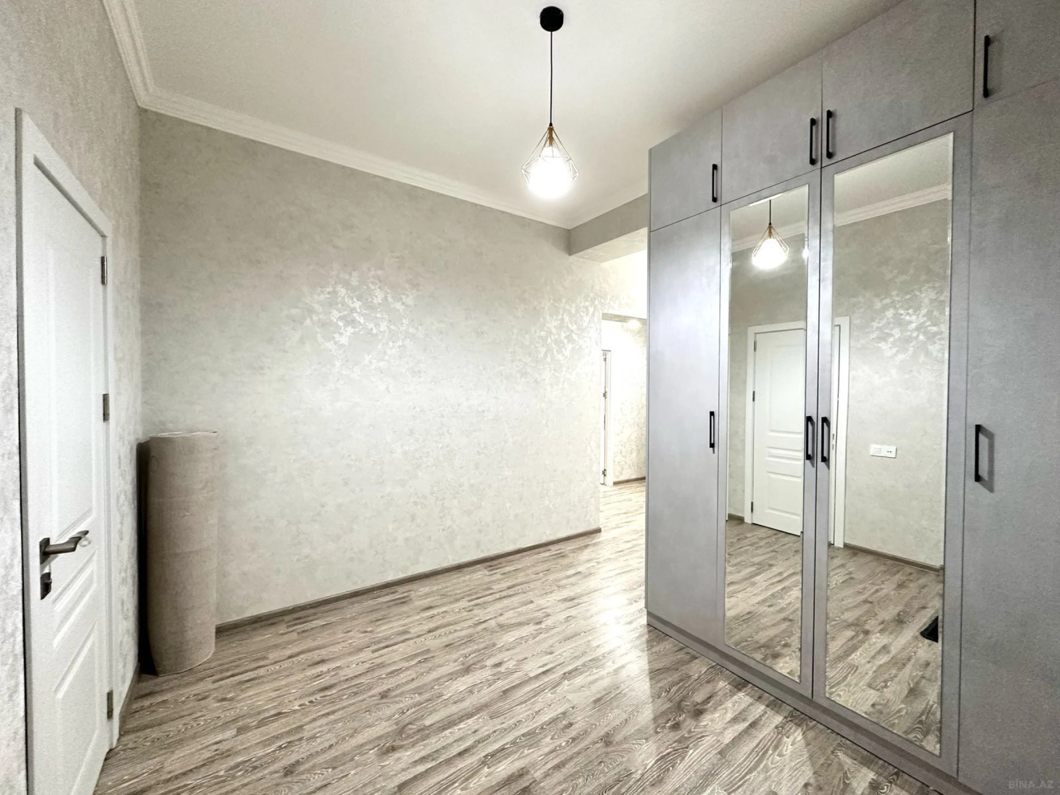 Satılır 3 otaqlı mənzil 103 m²
