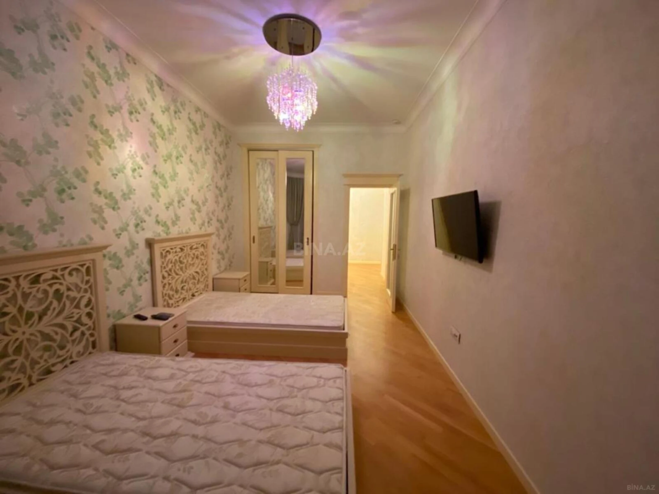 Kirayə verilir 5 otaqlı mənzil 200 m²