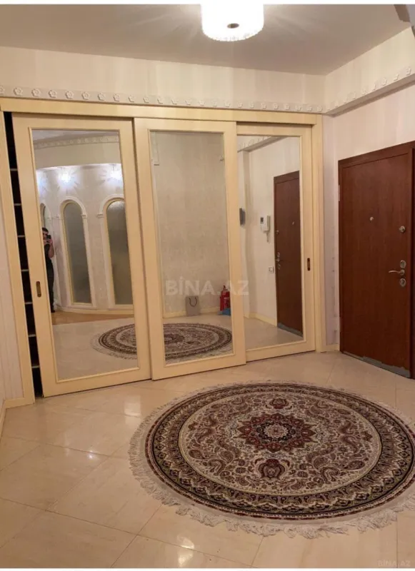 Kirayə verilir 5 otaqlı mənzil 200 m²