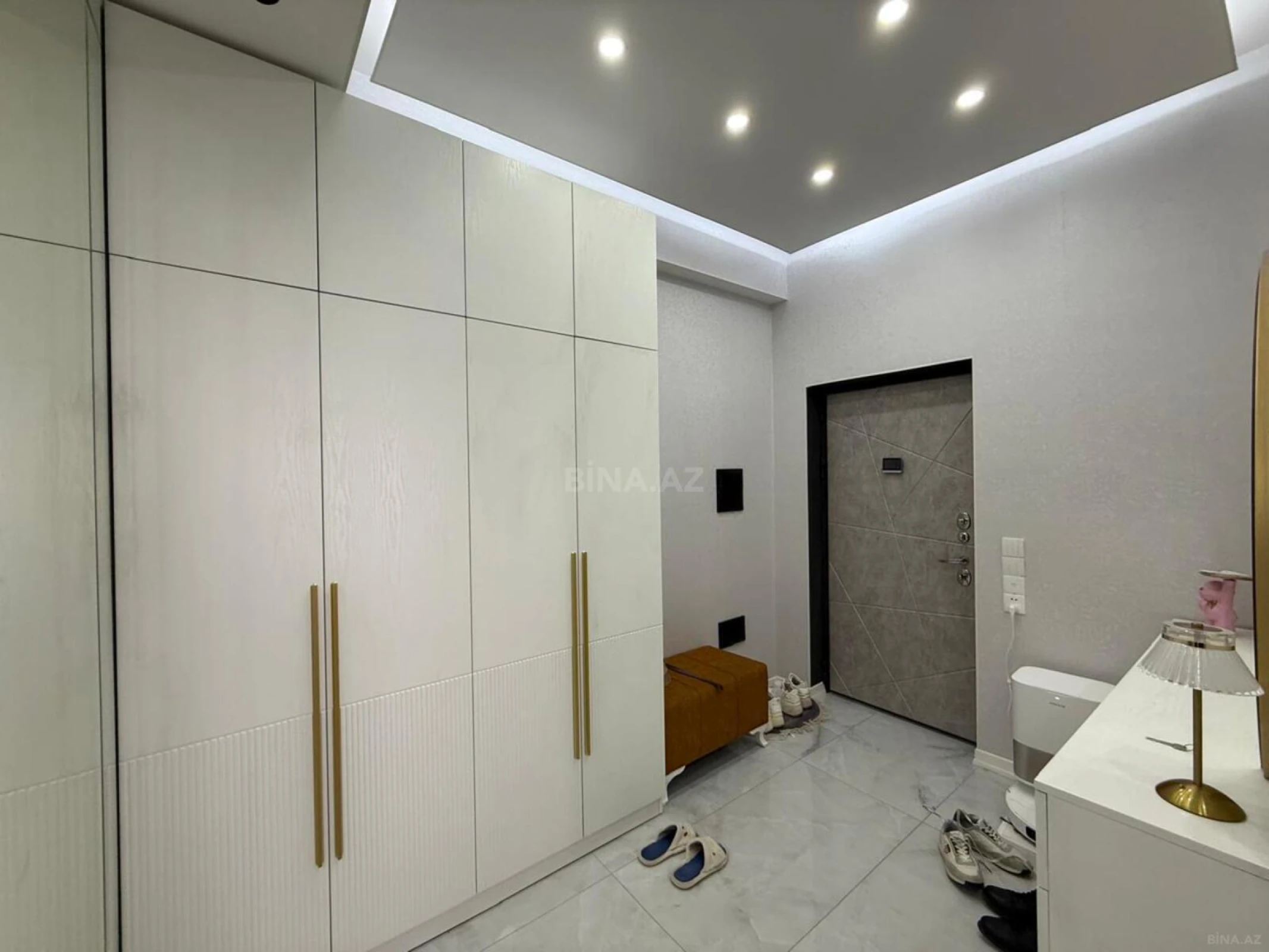 Satılır 3 otaqlı mənzil 106 m²