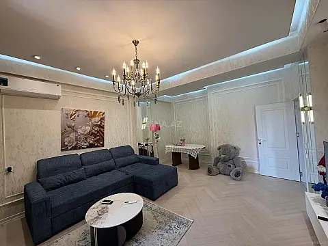 Satılır 3 otaqlı mənzil 106 m²