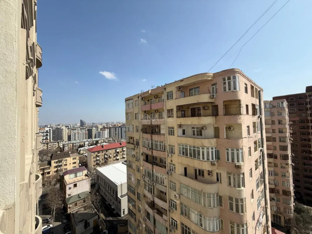 Satılır 3 otaqlı mənzil 106 m²