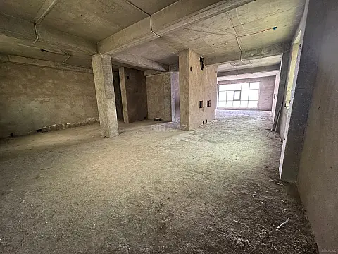 Satılır obyekt 136 m²