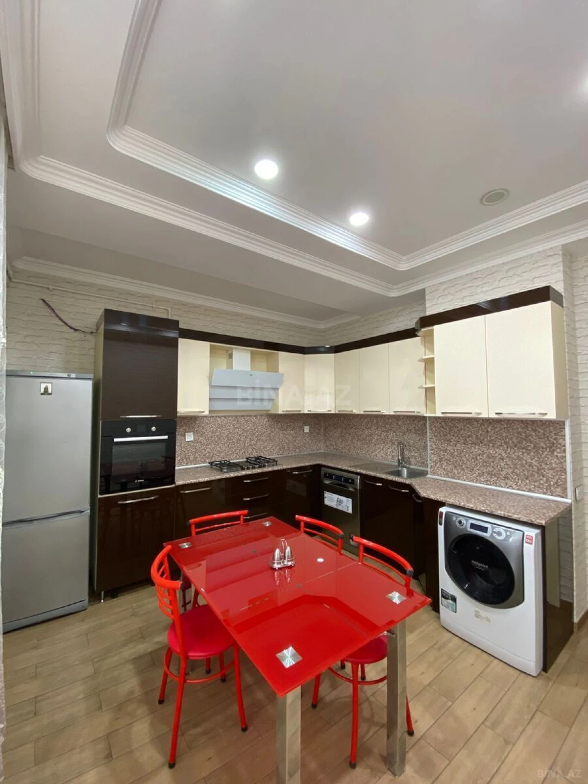Kirayə verilir 4 otaqlı mənzil 150 m²