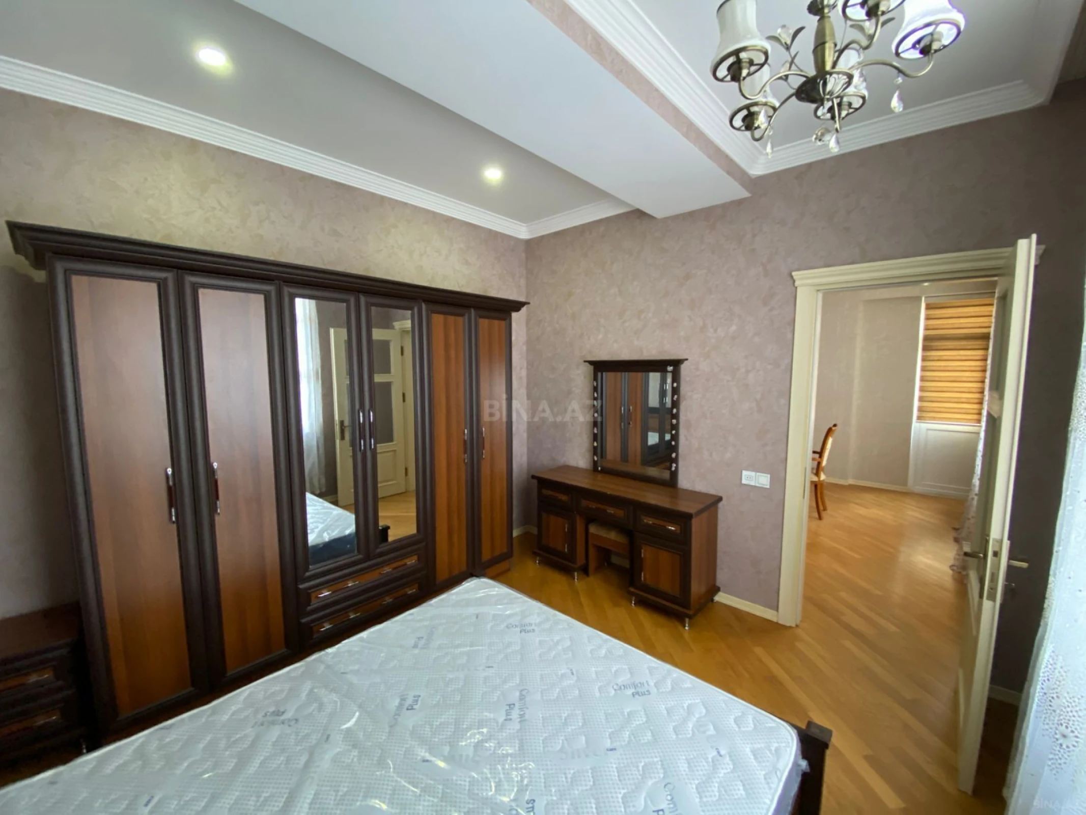 Kirayə verilir 4 otaqlı mənzil 150 m²