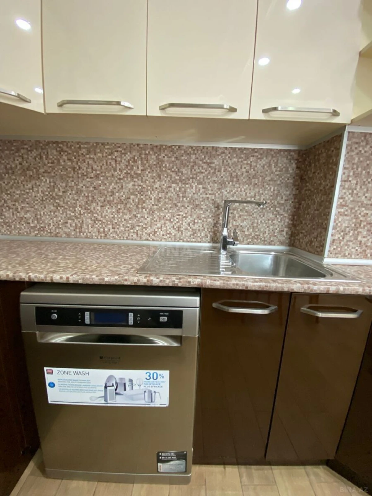 Kirayə verilir 4 otaqlı mənzil 150 m²