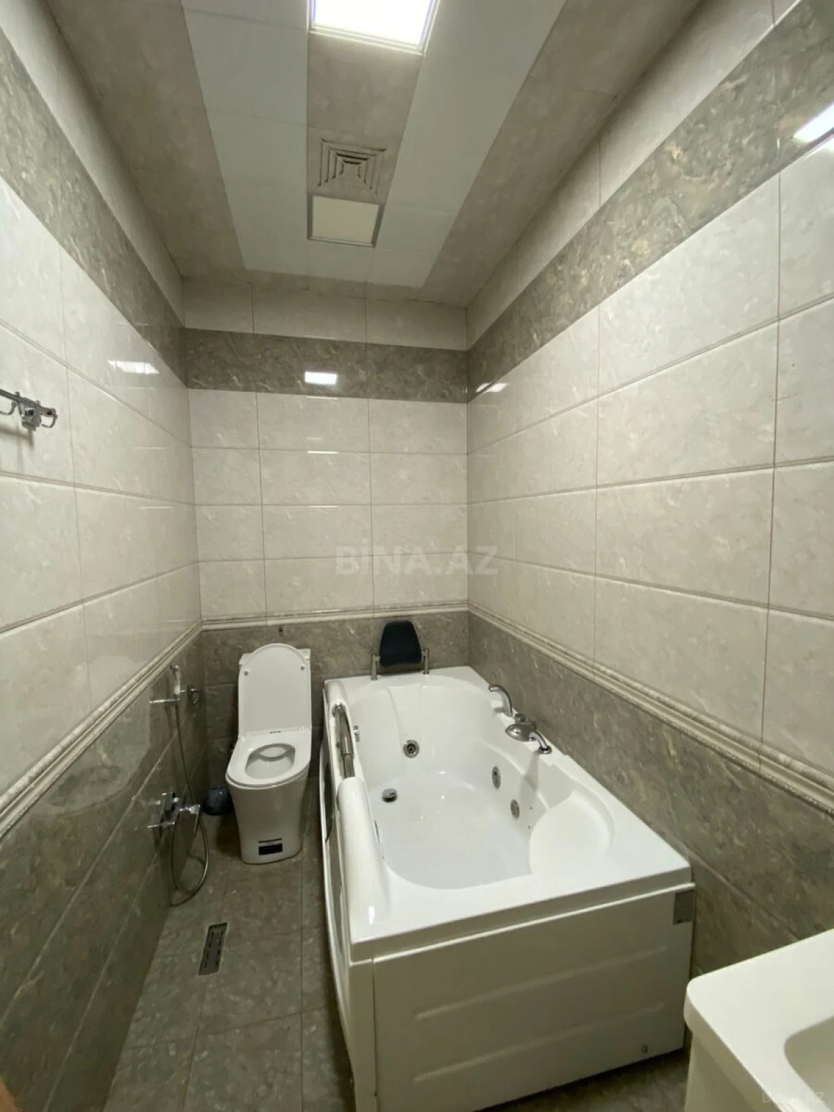 Kirayə verilir 4 otaqlı mənzil 150 m²