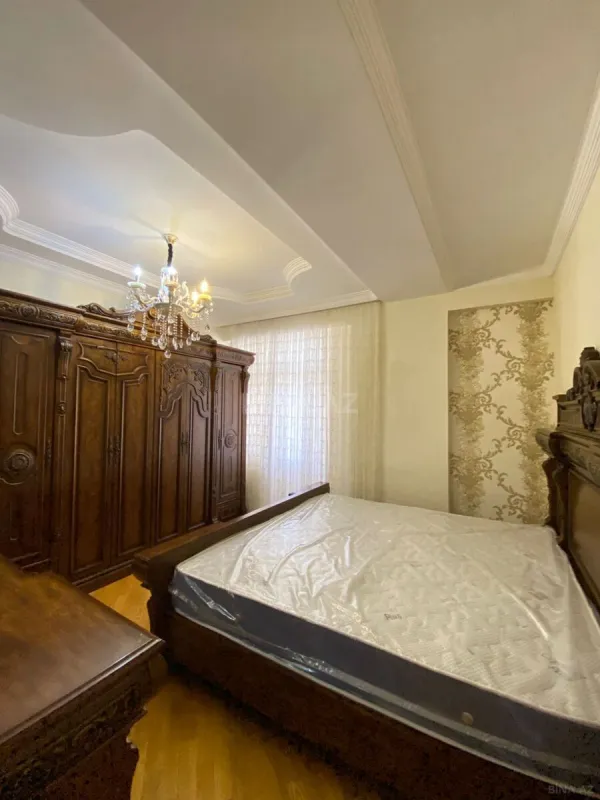 Kirayə verilir 4 otaqlı mənzil 150 m²