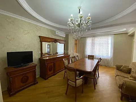 Kirayə verilir 4 otaqlı mənzil 150 m²