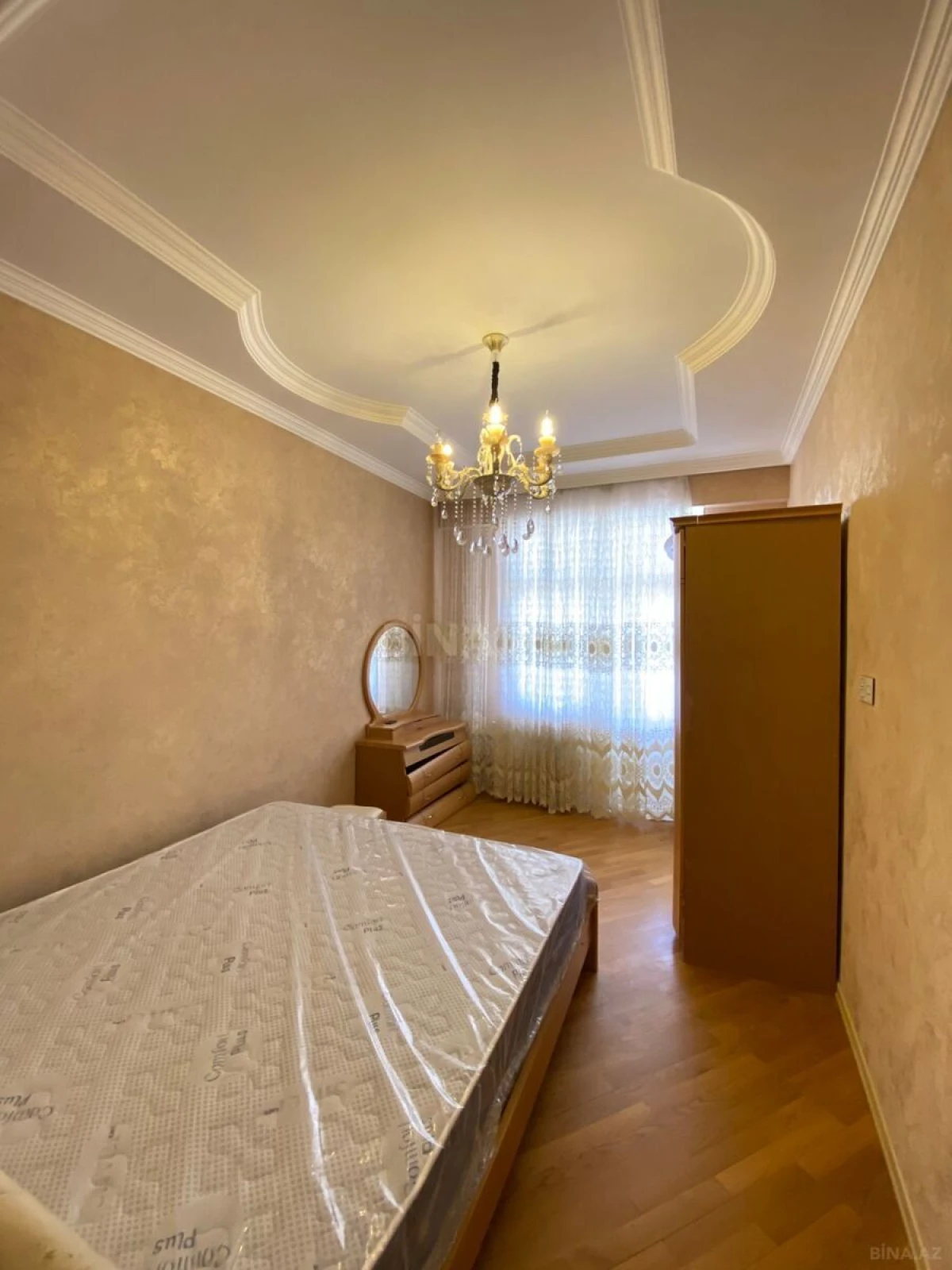 Kirayə verilir 4 otaqlı mənzil 150 m²