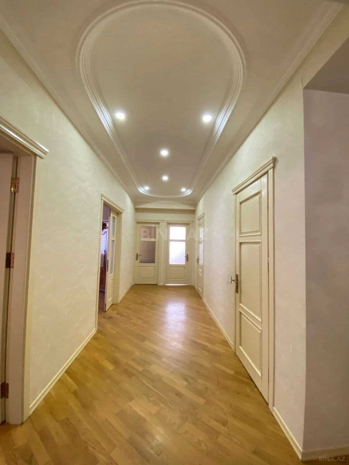 Kirayə verilir 4 otaqlı mənzil 150 m²