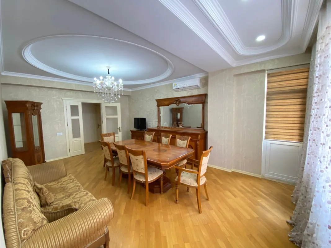 Kirayə verilir 4 otaqlı mənzil 150 m²