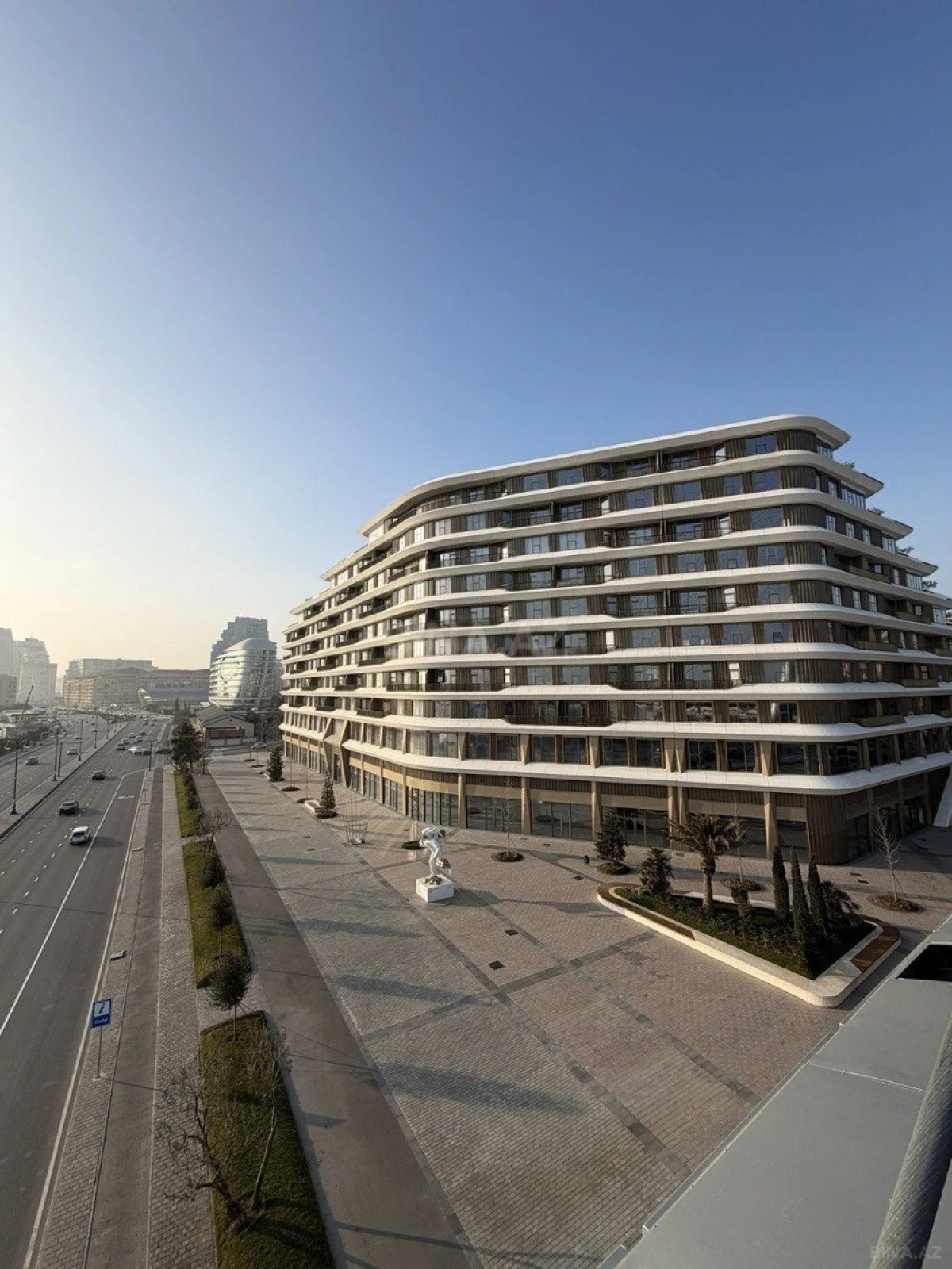 Kirayə verilir 3 otaqlı mənzil 140 m²