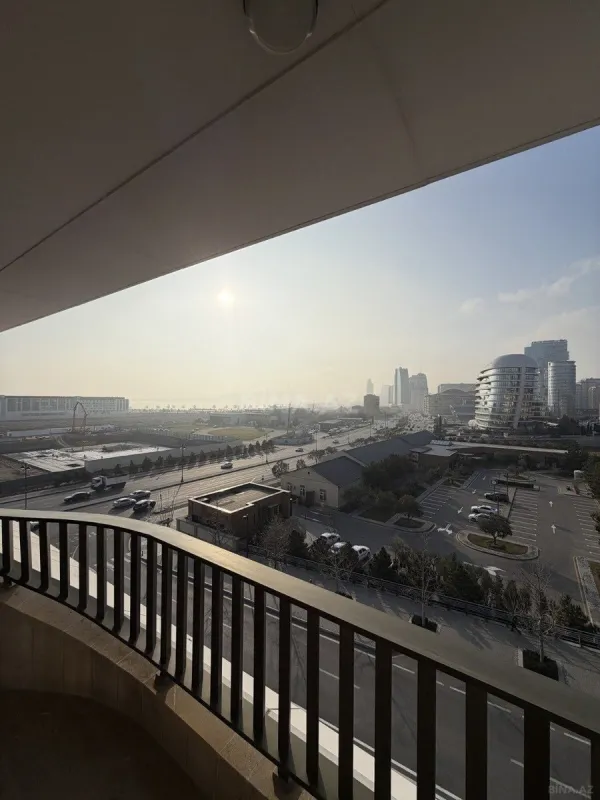 Kirayə verilir 3 otaqlı mənzil 140 m²