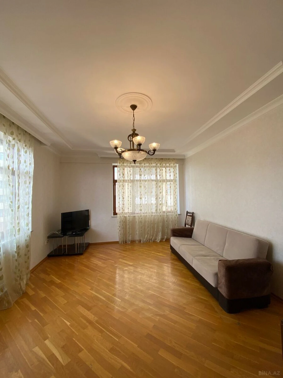 Kirayə verilir 3 otaqlı mənzil 120 m²