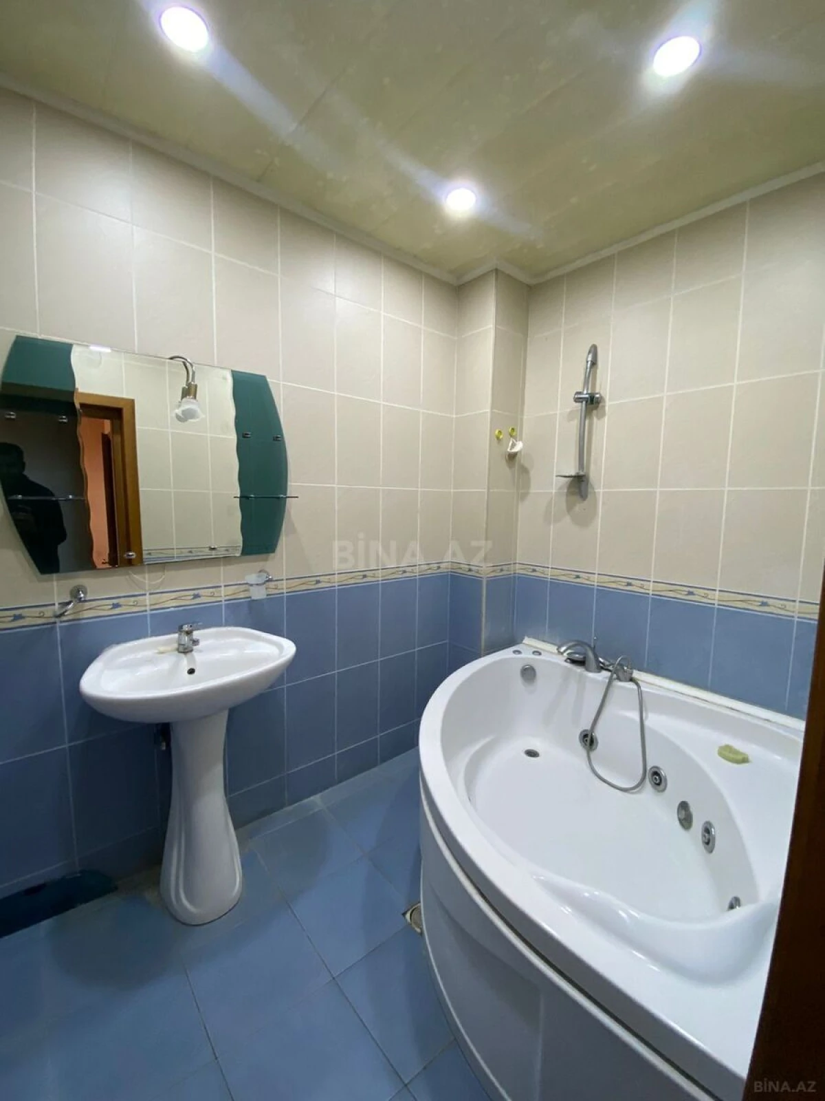 Kirayə verilir 3 otaqlı mənzil 120 m²