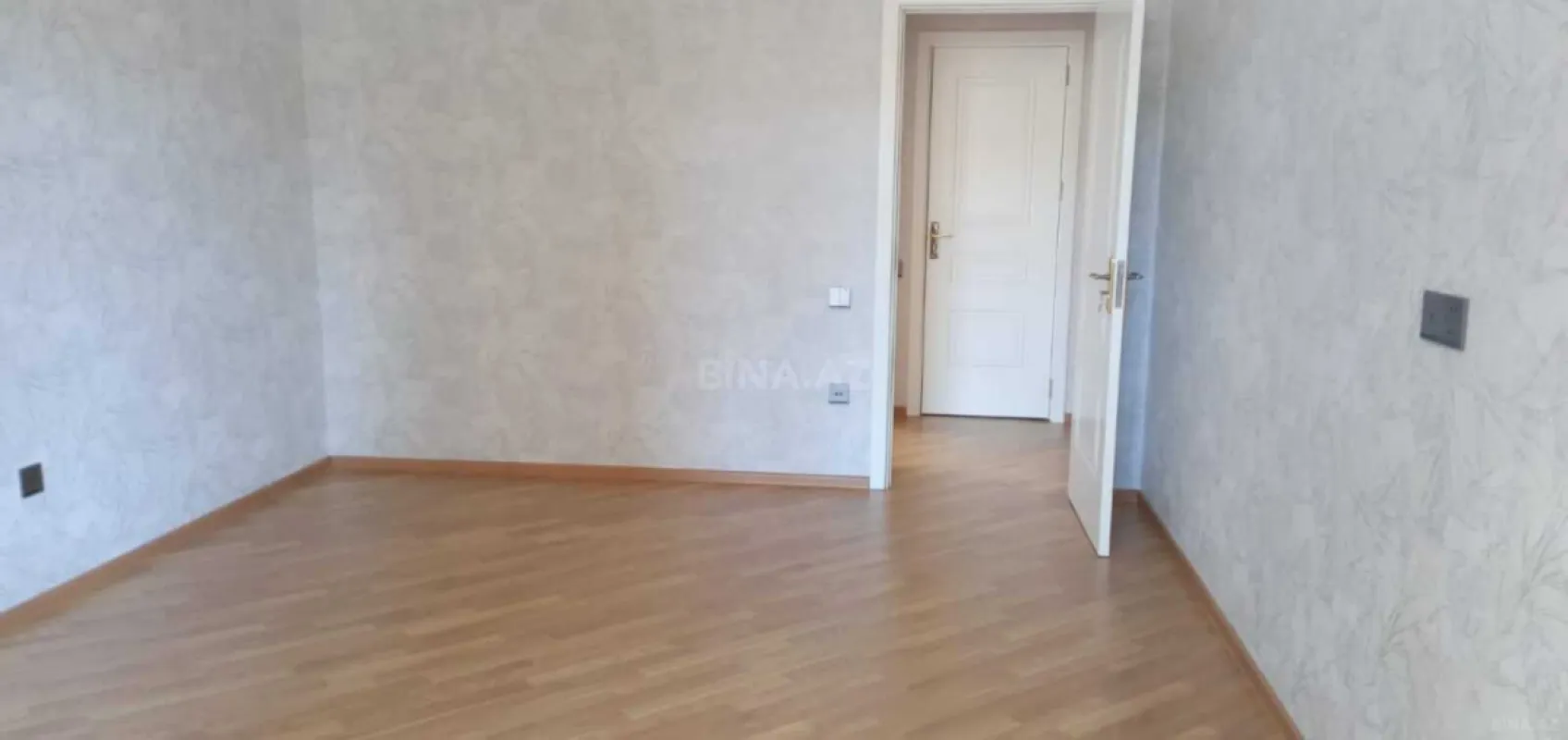 Satılır 3 otaqlı mənzil 120 m²