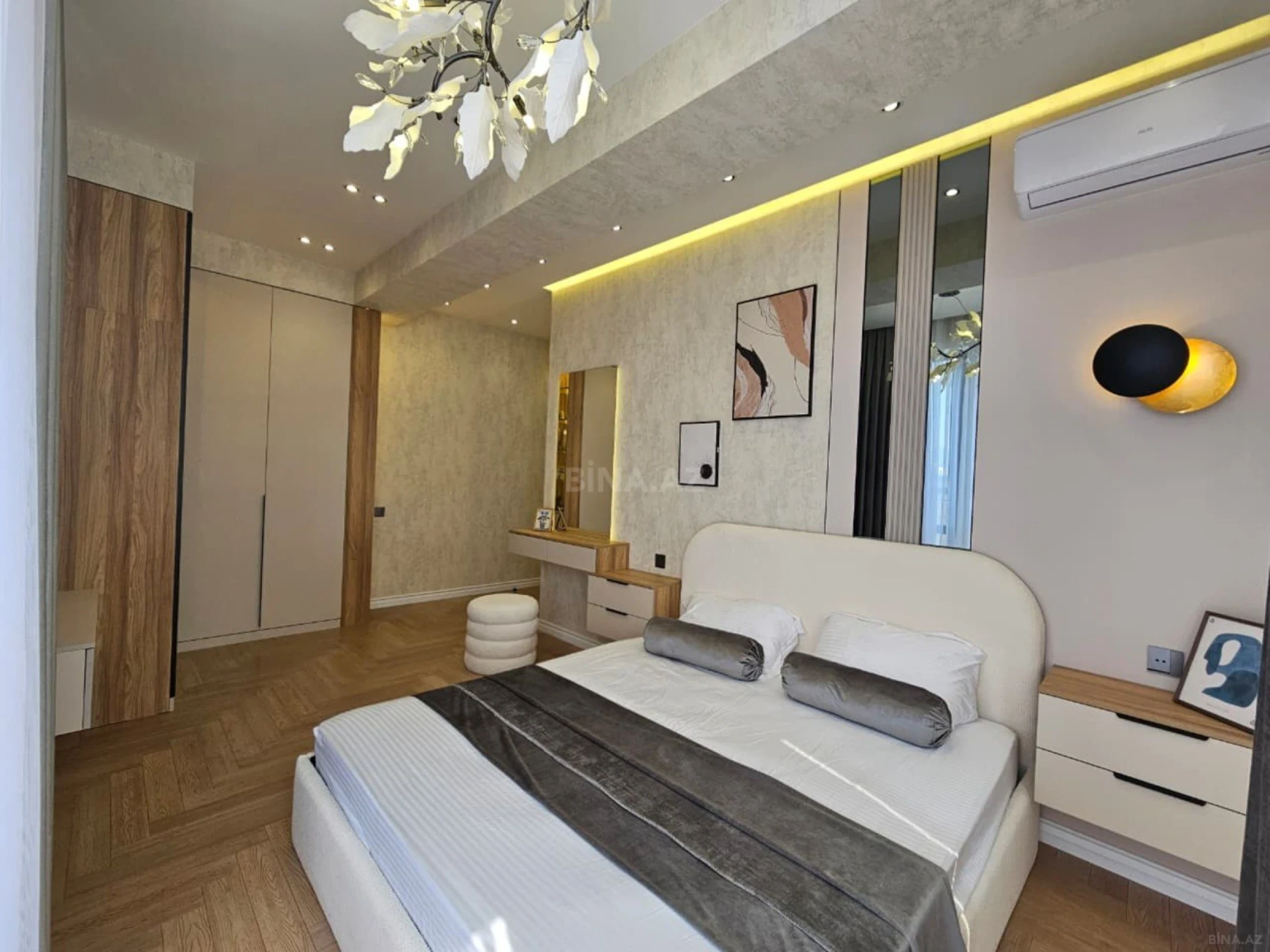 Satılır 3 otaqlı mənzil 117 m²