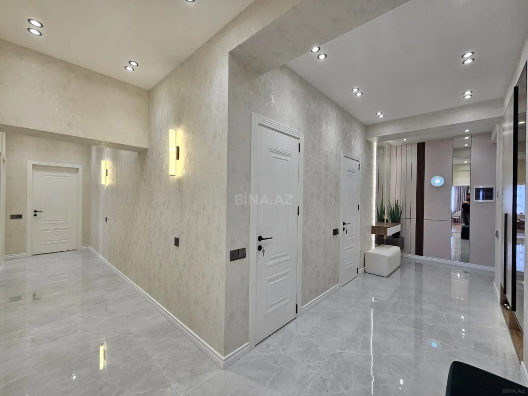 Satılır 3 otaqlı mənzil 117 m²
